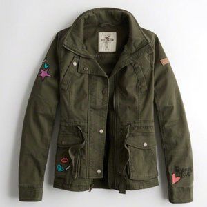 🆕 Hollister green “Radiate Love” patch logo cargo jacket